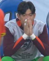 华体会-导播很懂！王大雷黄油手后甩手苦笑摇头，伊万摸眼角，颜骏凌捂嘴