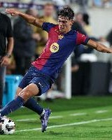 华体会-世体：巴萨左后卫瓦莱在科莫表现出色，俱乐部可能让他下赛季回归