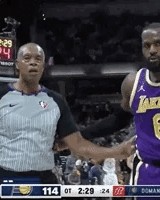 你咋看？球迷晒自己在场边收到“警告” 若违规将被驱逐出场