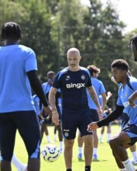 华体会官网-卡拉格：切尔西不应再买人 球员们也不应再加入