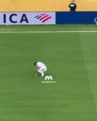 赛前默哀若塔后，挚友内维斯慢跑热身仍泪奔&amp;坎塞洛蹲地拭泪